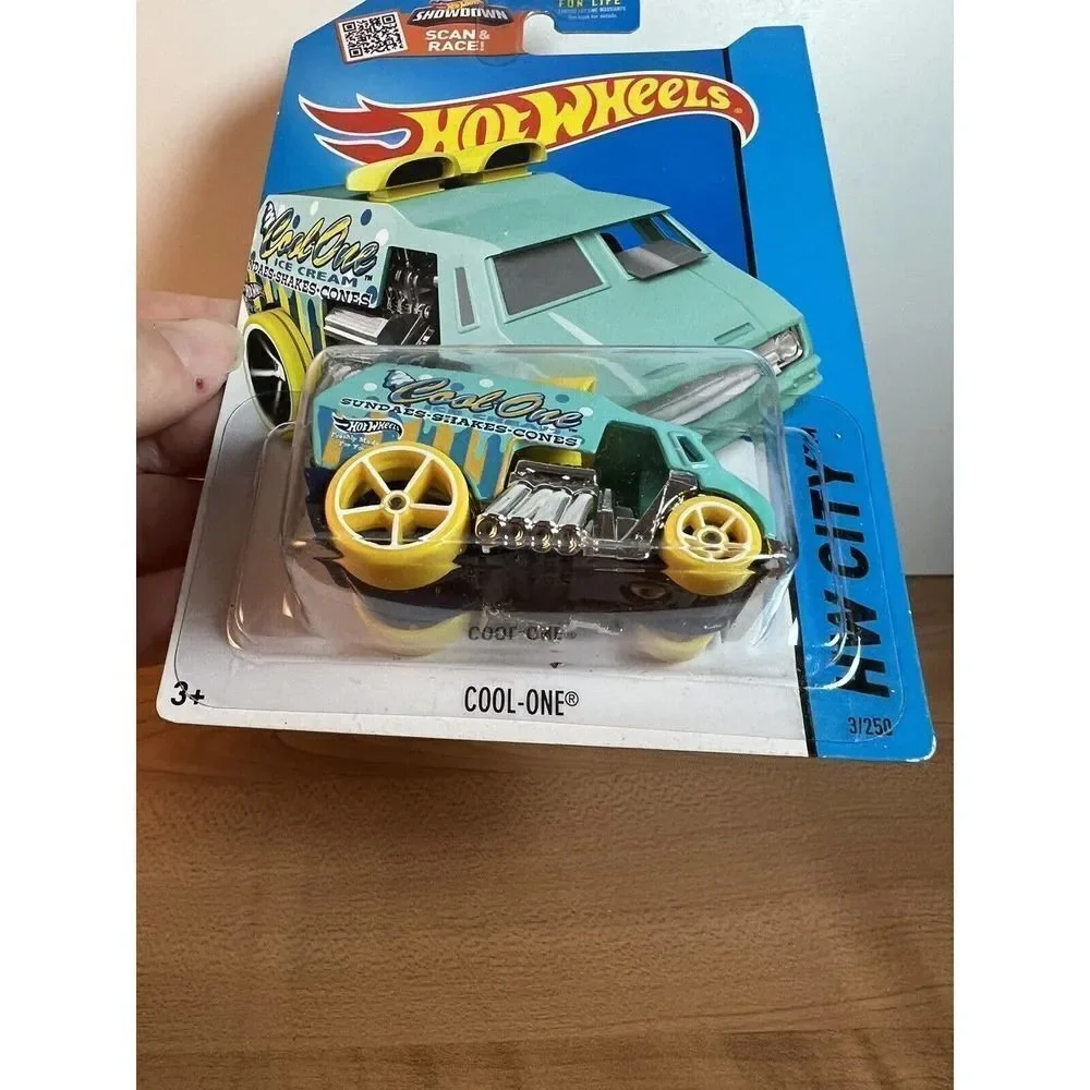 Hot Wheels Showdown HW City Works COOL-ONE - 2013 Mattel - New